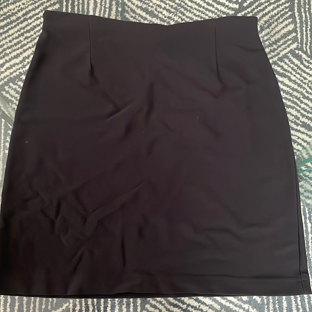 Stretchy black skirt, kneelength